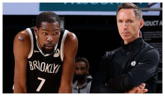 两队并驾齐 两队并驾齐